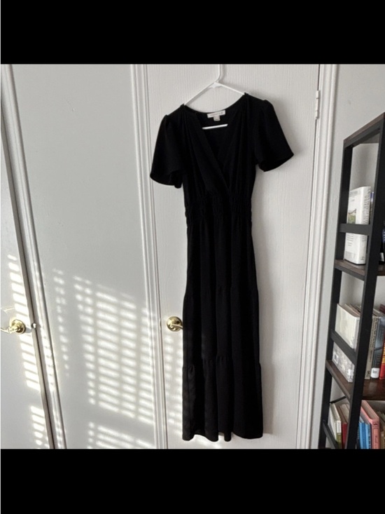 Monteau Dresses & Skirts - Monteau Black V-Neck Short Sleeve Maxi Dress